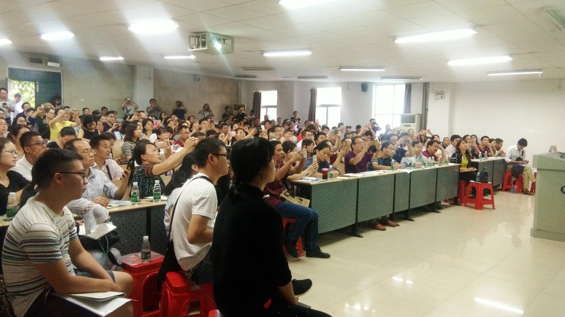 生物分會(huì)場，主講專家：九江市一中江雪青老師